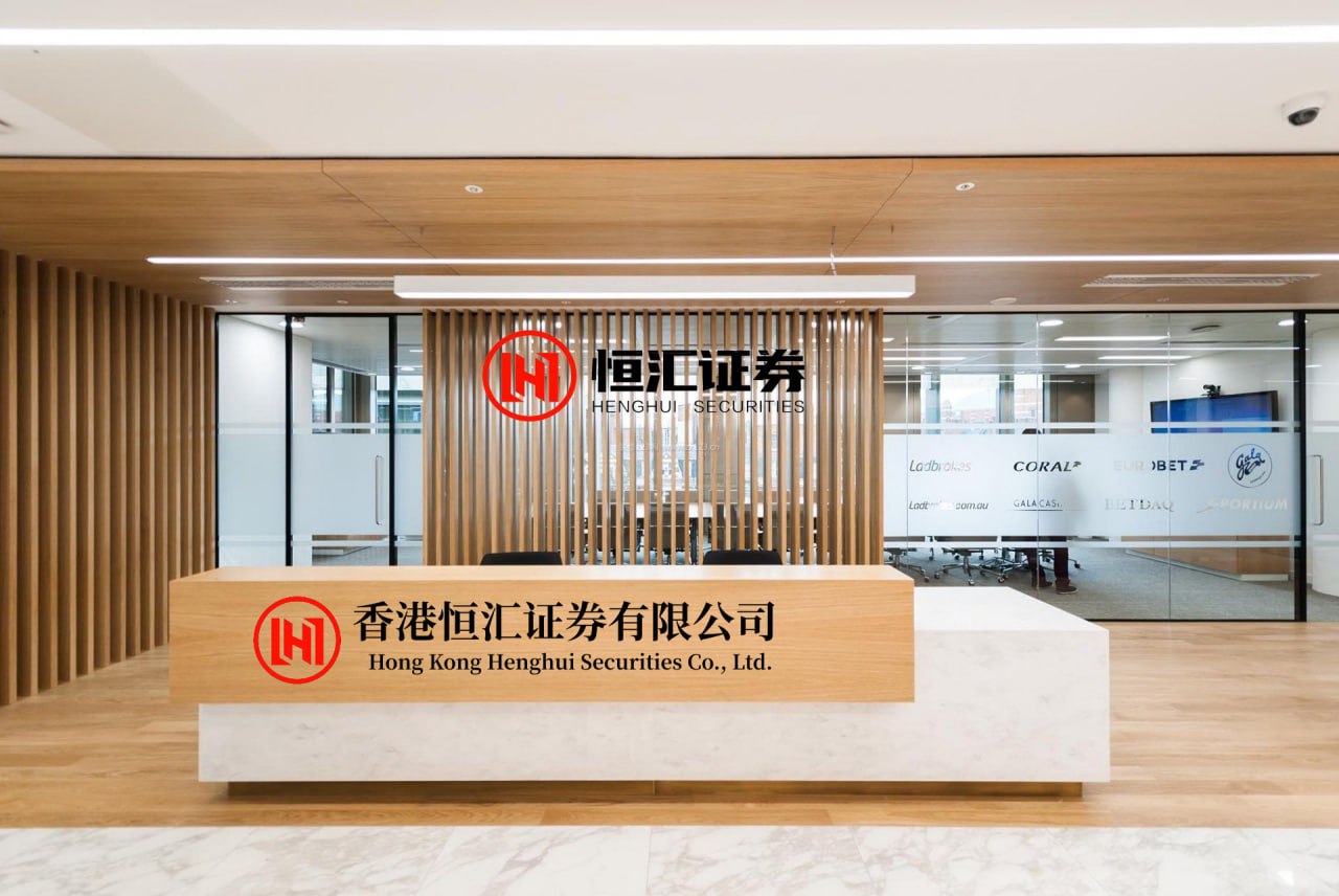 華鑫證券 一位社会学家令人深思的话：“你别不信，往后7年10年，尤其是白事情，凡是办丧事的，一般的都要走一条龙服务这条道路。现在的中年人，独生子女太多了，亲戚朋友越来越少了。凡是办丧事的，都不大操大办了。”这话初听冰冷，像流水线预告。但细想，这背后不是人情薄了，而是整个社会的情感结构与支撑系统...